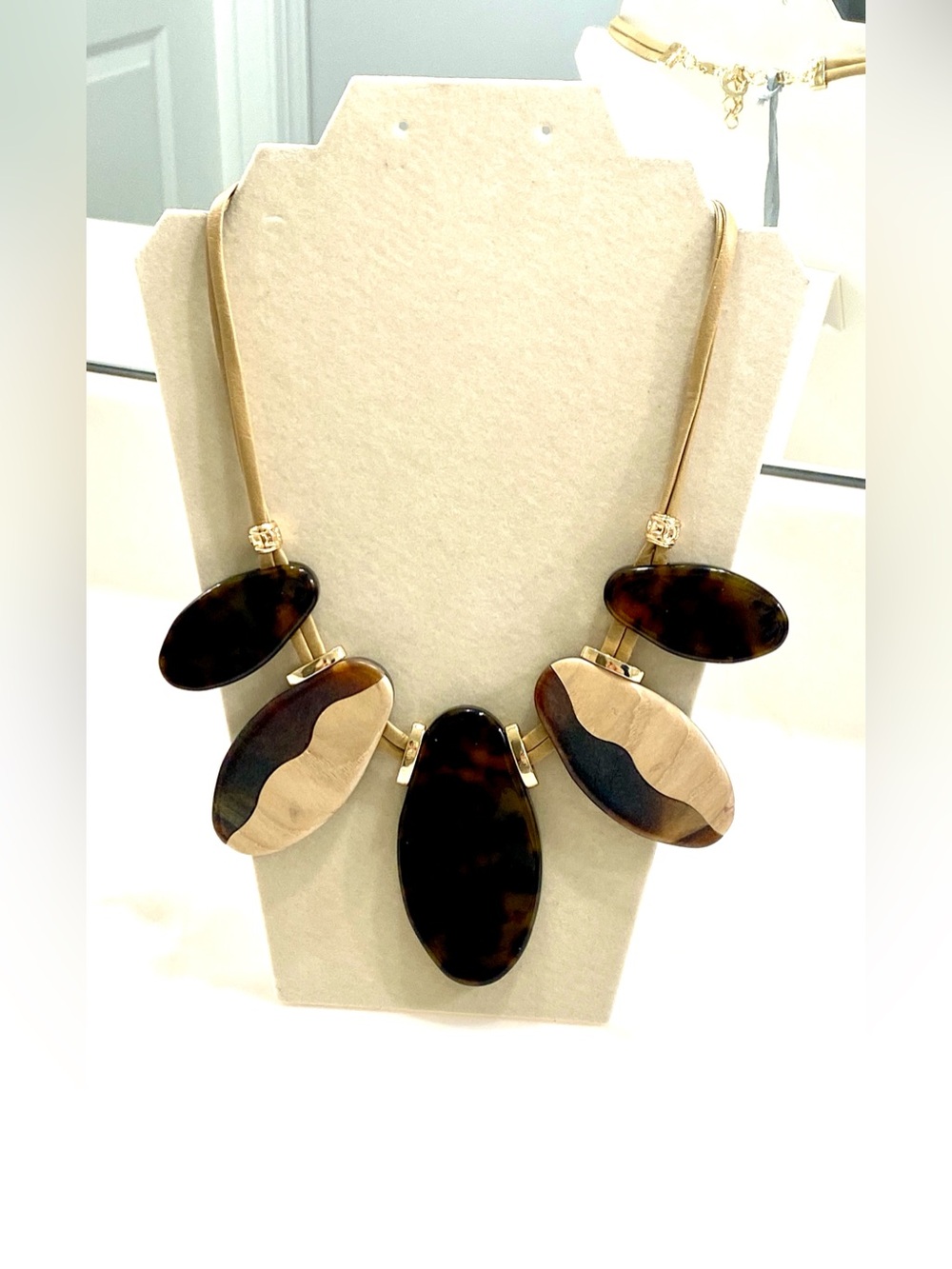 Stunning Tortoise & Gold Oval Statement Necklace